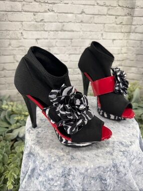 BUMPER “Lexus” Black & White Zebra Print Lycra Fabric Fashion Heels WMS 7.5M